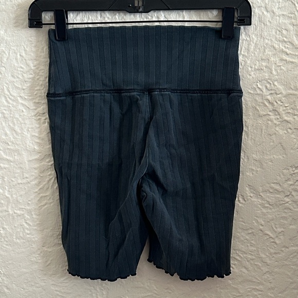 Offline by aerie OG Bike Shorts Hi Rise 7” Inseam Soft Black Gray Ribbed Medium - Picture 4 of 5